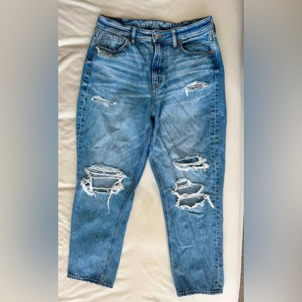 American Eagle Outfitters Light Blue Distressed Jeans